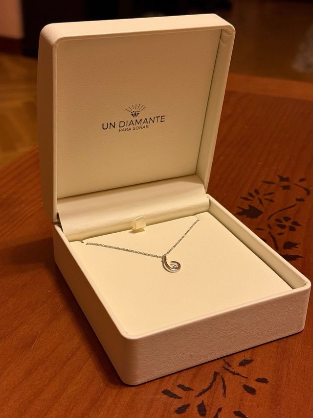 Collar con Diamante NUEVO