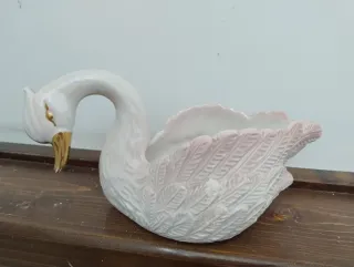 Sottovaso a forma di cigno in ceramica Bassano