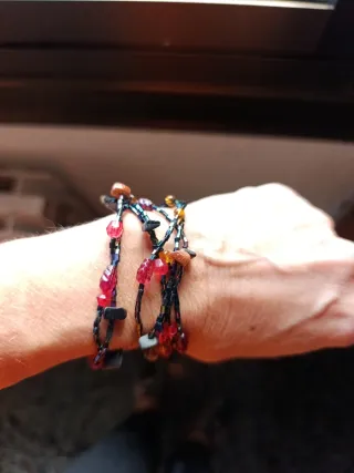 Pulsera bisutería multicolor con cuentas