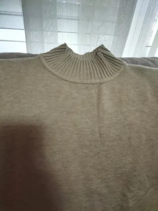 Jersey cuello alto beige