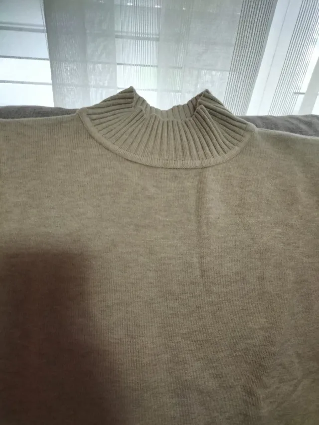 Jersey cuello alto beige