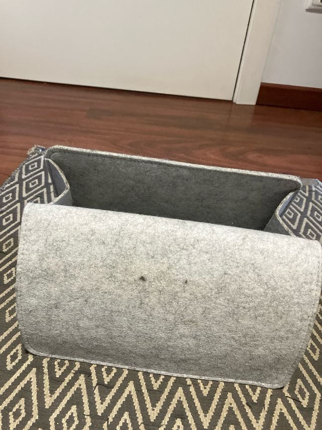 Regalo organizador de fieltro para cama gris