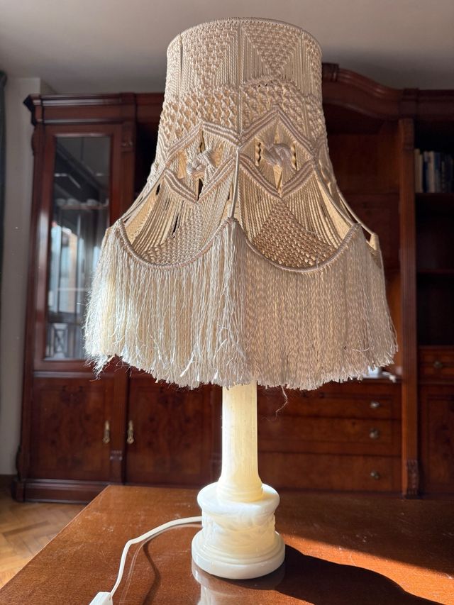 Lampadario in macramé beige per soggiorno