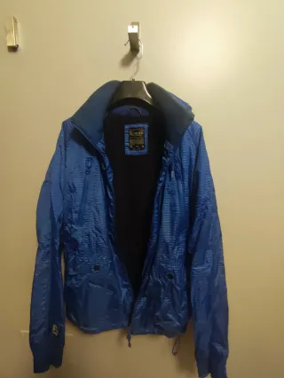 Cazadora Pull and Bear azul y blanca