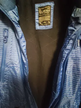 Cazadora Pull and Bear azul y blanca