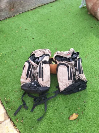 Mochila de Montaña Beige y Negra