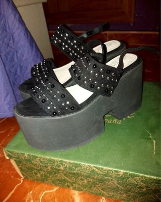 Sandalias negras con perlas talla 38
