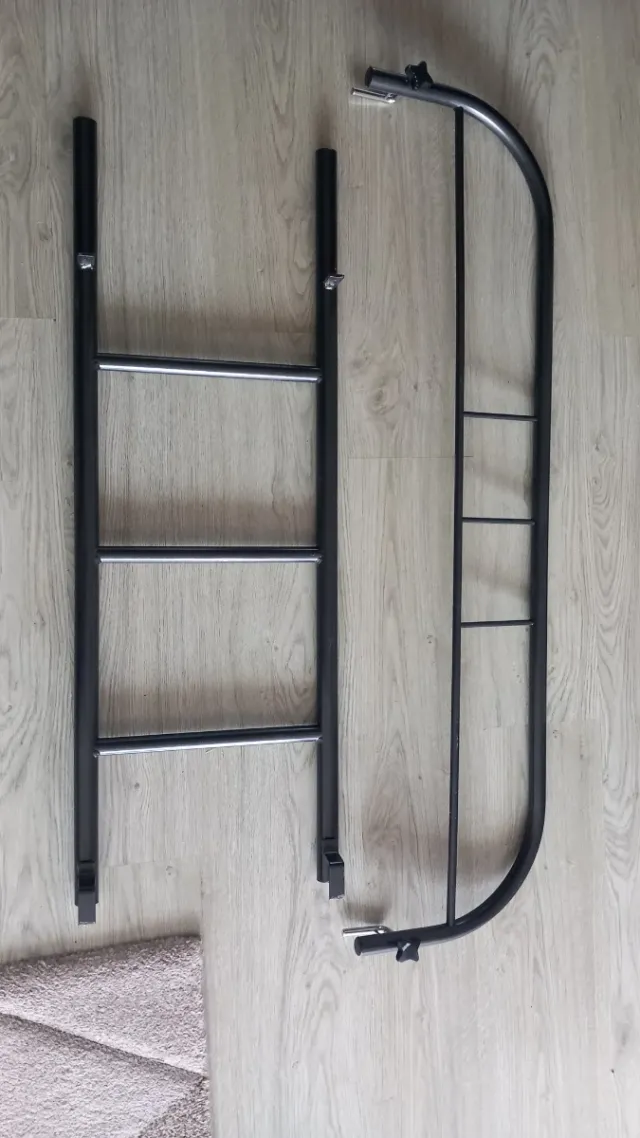 Escalera y defensa litera metálica