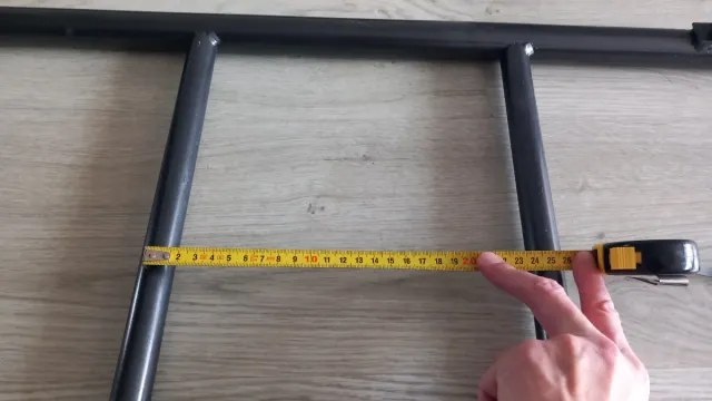 Escalera y defensa litera metálica