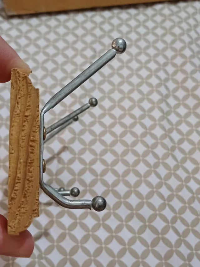 Appendiabiti da parete