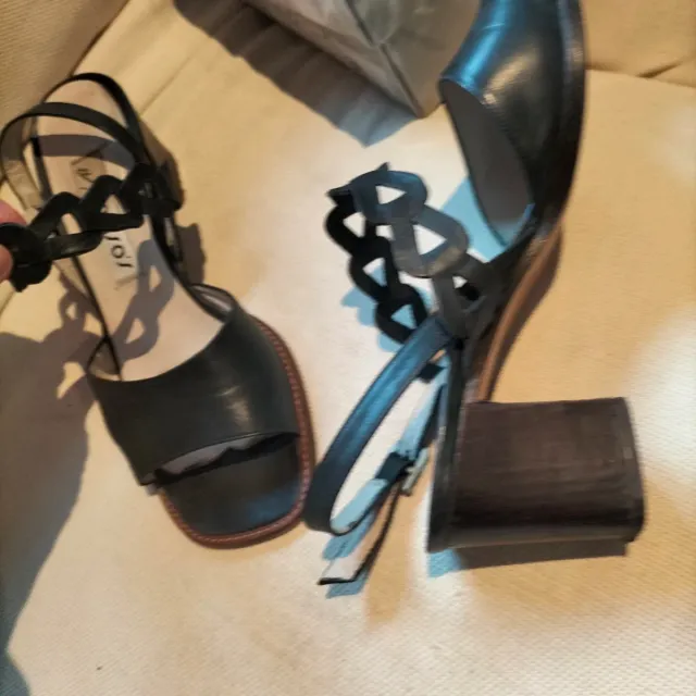 Sandalias de cuero tacón azul oscuro T.38