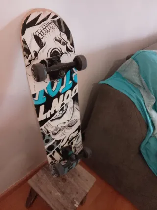 Skate con diseño de calavera