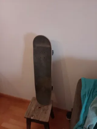 Skate con diseño de calavera