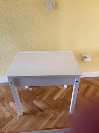 Scrivania per bambini bianca con apertura superiore