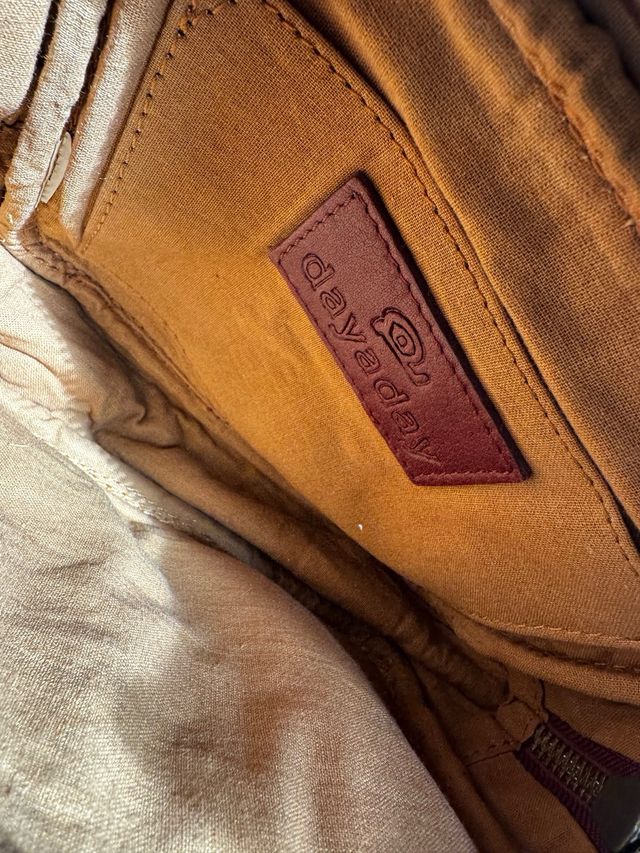 Bolso piel burdeos Dayaday con detalle lazo