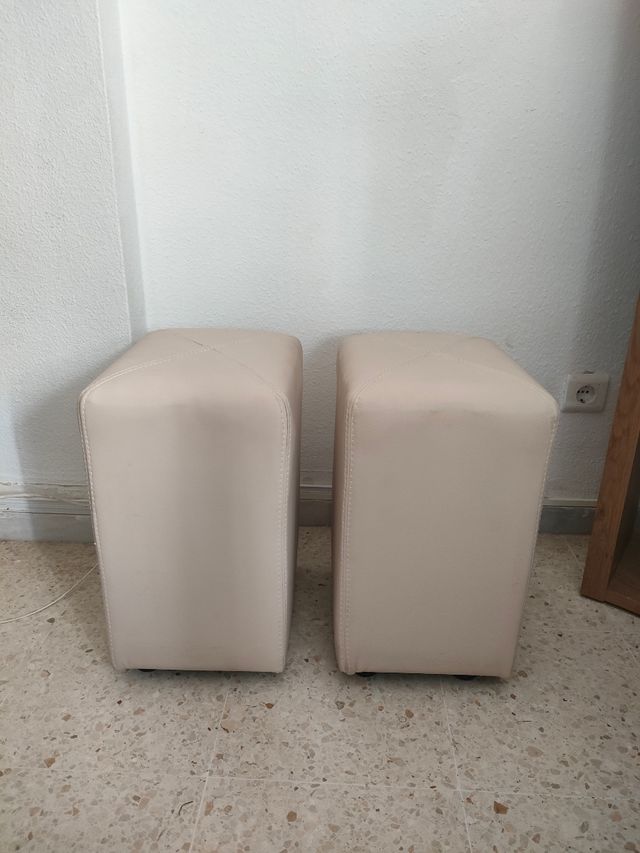 2 Puffs Beige de Piel Sintética