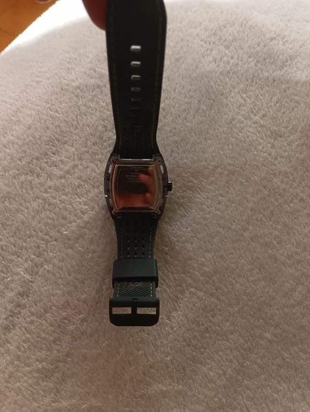 Reloj Guess Negro y Plateado