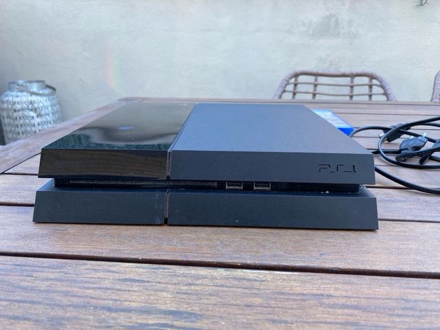 PS4 (PlayStation 4) Nera + 3 Giochi