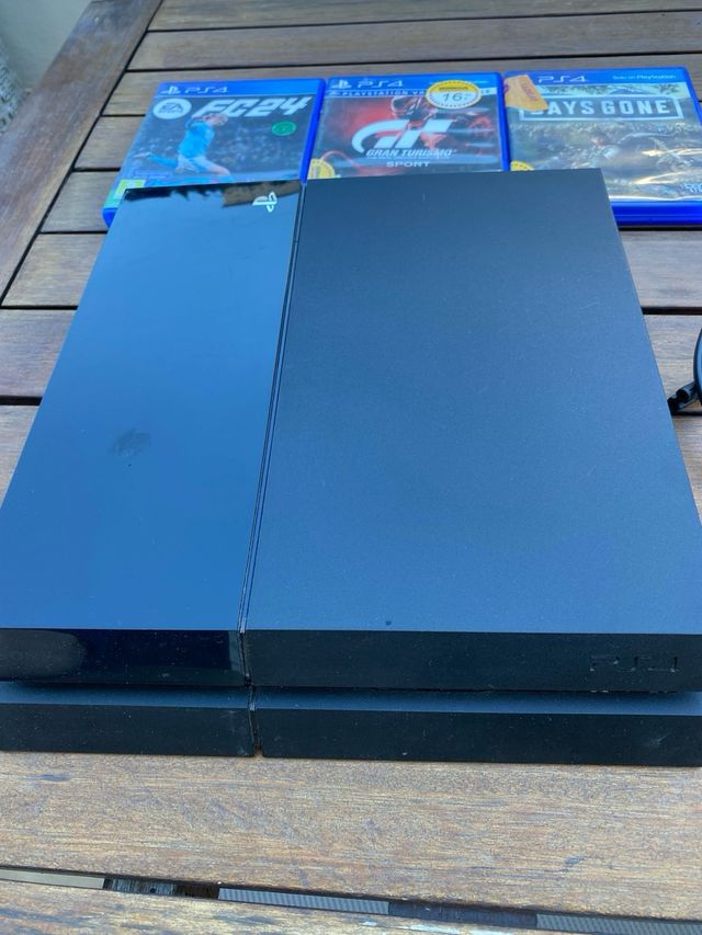 PS4 (PlayStation 4) Nera + 3 Giochi