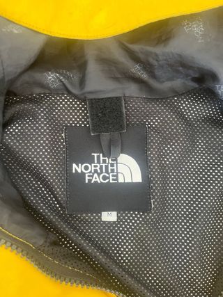 Chaqueta The North Face Vintage Amarilla y Negra