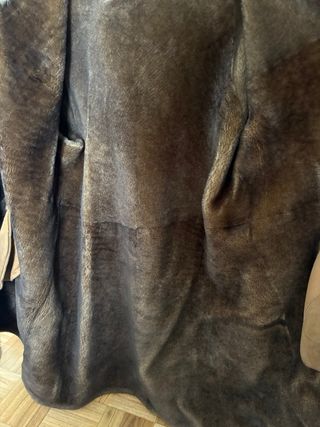 Chaquetón de piel con capucha