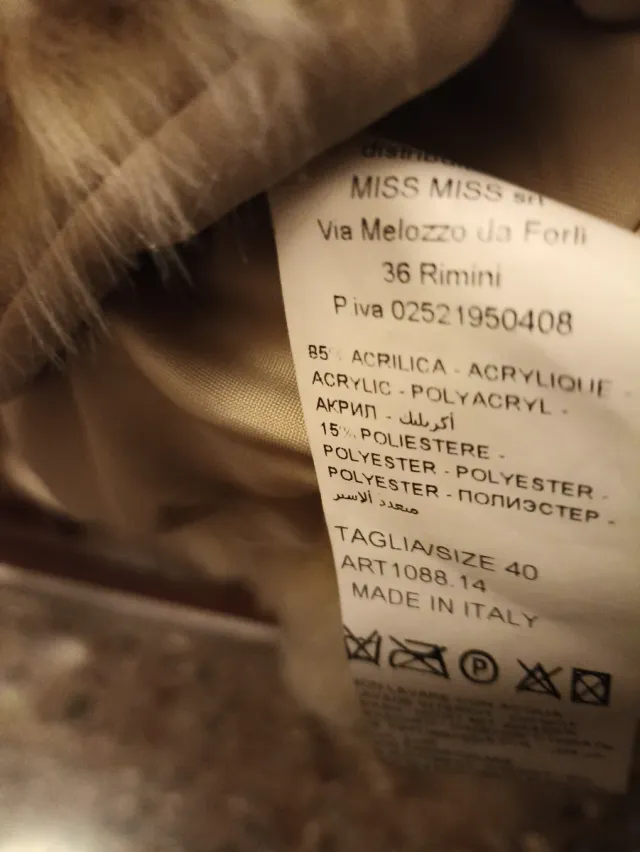 Abrigo corto fiesta pelo sintético beige T.S