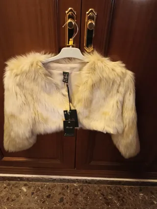 Abrigo corto fiesta pelo sintético beige T.S