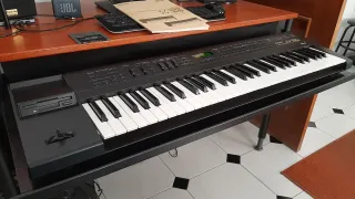 Roland JV-50 Sintetizador Profesional