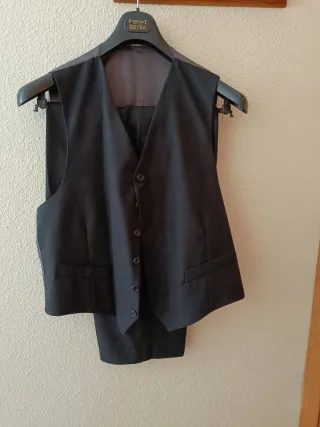 Traje negro con chaleco