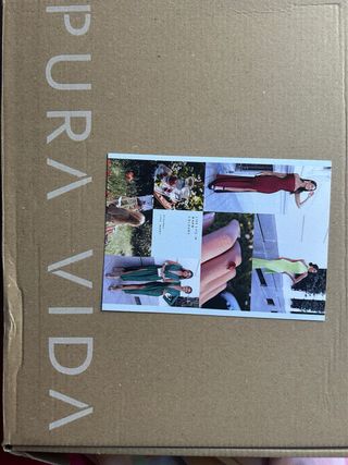 Vestido de graduación verde botella con abertura