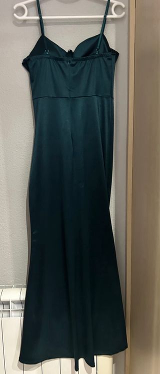 Vestido de graduación verde botella con abertura