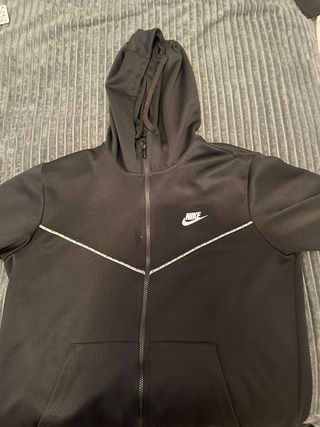 Chaqueta Nike Negra y Blanca