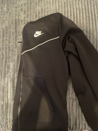 Chaqueta Nike Negra y Blanca