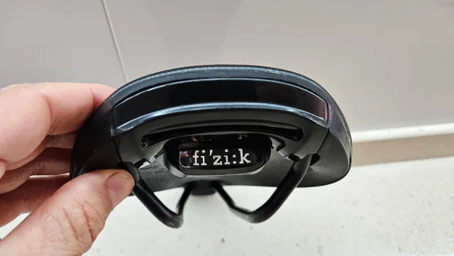 Sillín Fi'zi:k TAIGA Negro