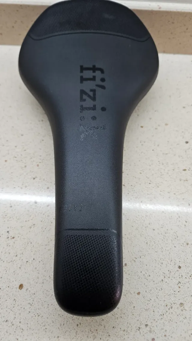 Sillín Fi'zi:k TAIGA Negro