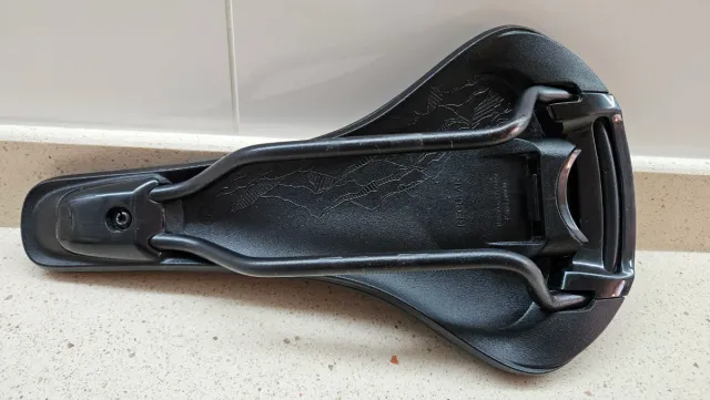 Sillín Fi'zi:k TAIGA Negro