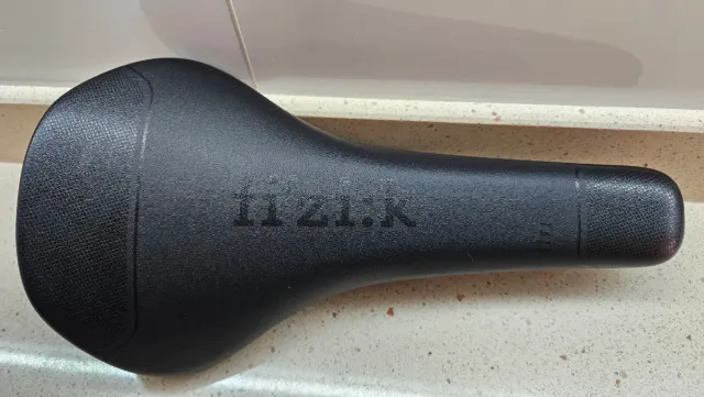 Sillín Fi'zi:k TAIGA Negro