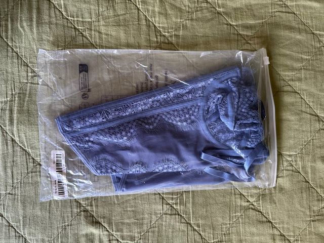 Corsé lencero azul con encaje