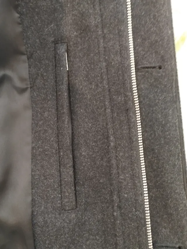 Abrigo Mango Gris con Capucha