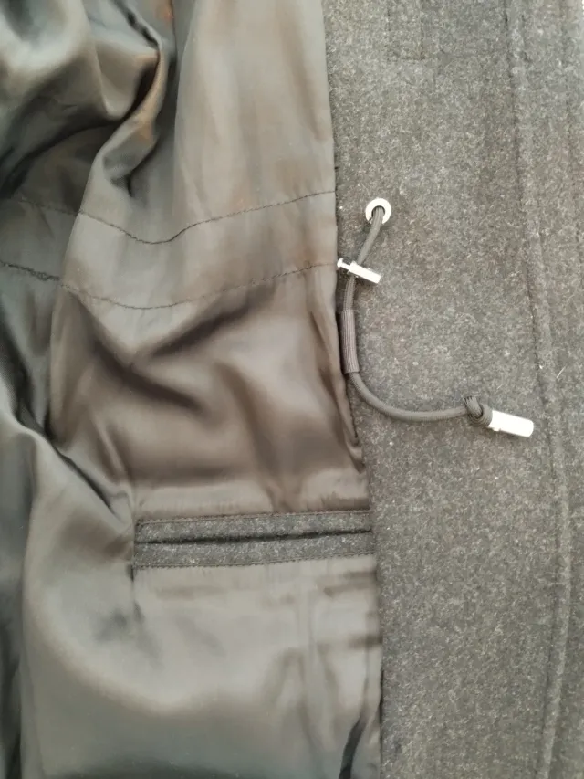 Abrigo Mango Gris con Capucha