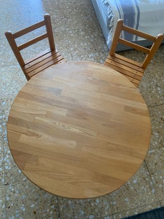 Mesa y 2 sillas madera para niños