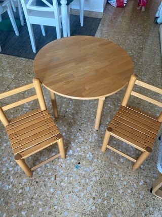 Mesa y 2 sillas madera para niños