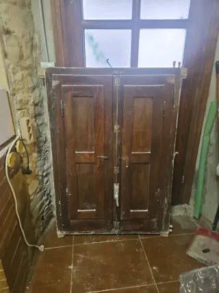 Ventana de madera antigua