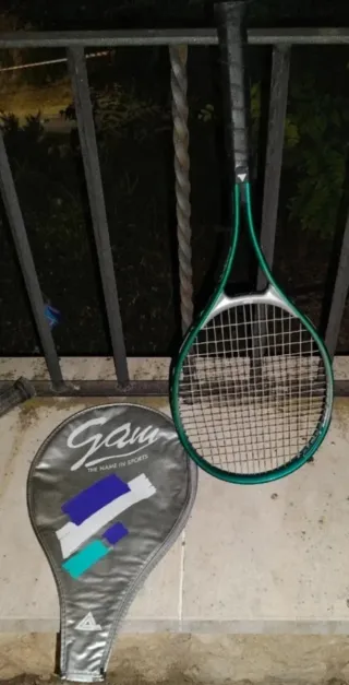 Raqueta de tenis verde