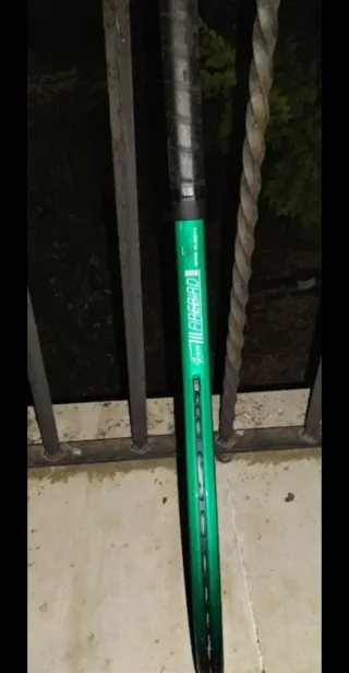 Raqueta de tenis verde