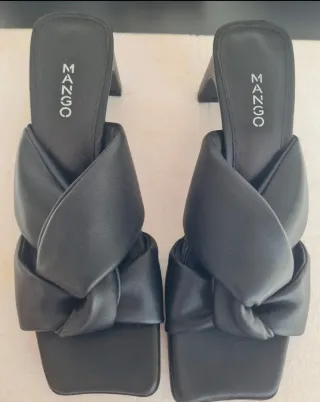 Sandalias de Piel. Mango Negras Tacón Cuadrado