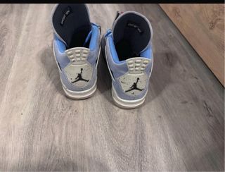 Jordan 4 University Blue Trattabile
