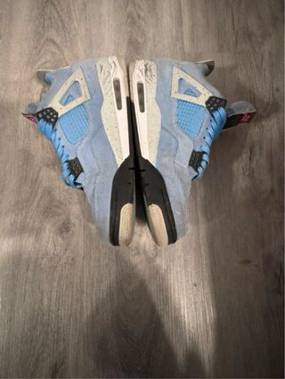Jordan 4 University Blue Trattabile