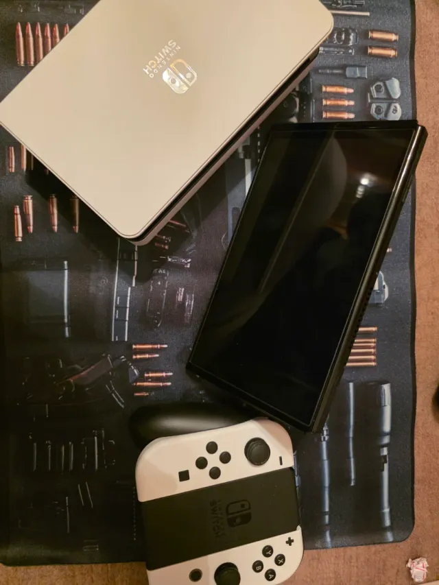 Nintendo Switch OLED Preto e Branco