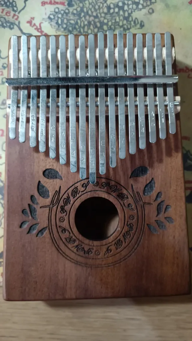 Kalimba de madera con 17 teclas